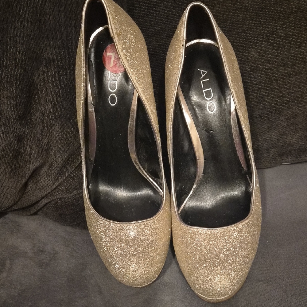 Aldo Gold Glitter Round-Toe Heels